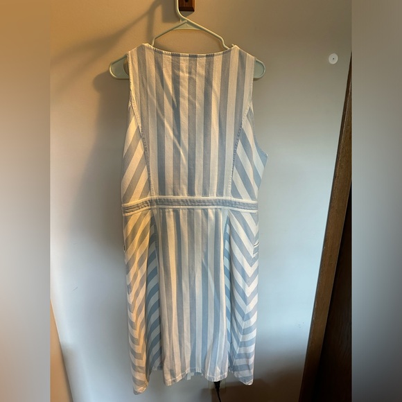 Button Front Tank Striped Light wash dress Draper James - Picture 4 of 9